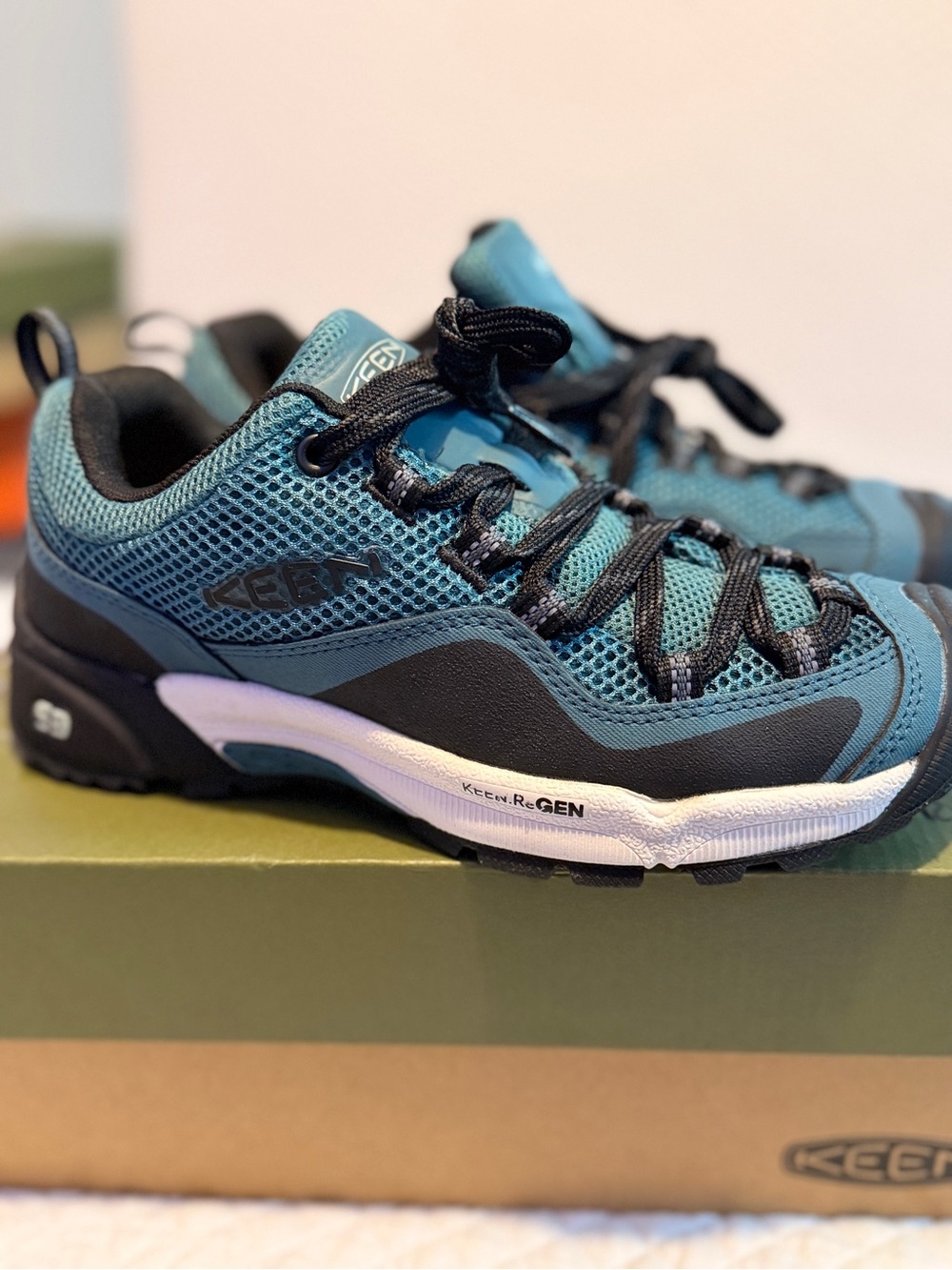 Keen Women's Teal Mesh Low-Top Trail Sneaker